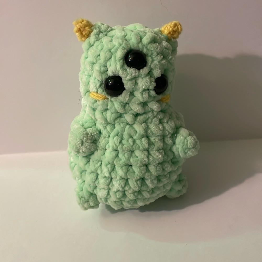 Crochet green alien
